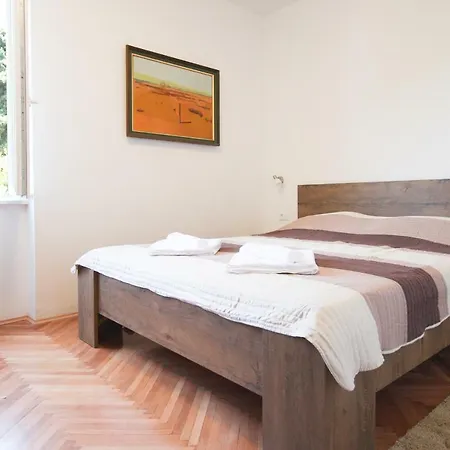Apartment Goge